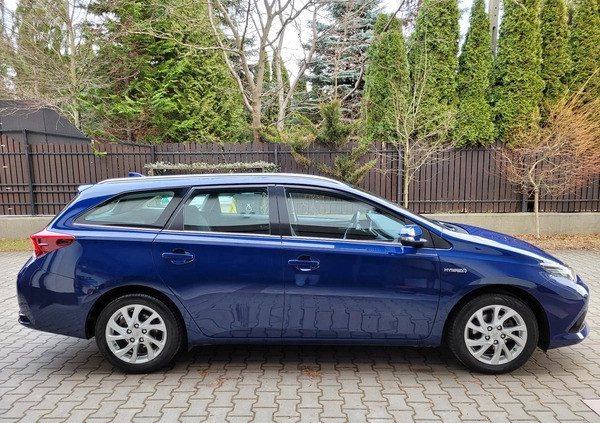 Toyota Auris cena 74999 przebieg: 61230, rok produkcji 2017 z Warszawa małe 301